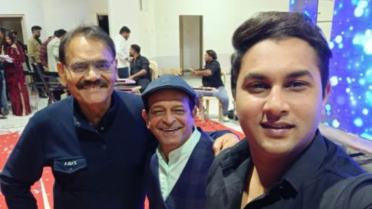ત્રણ દાયકાથી વધુ સમયથી હિન્દી સિનેમાના જાણીતા ચહેરા મુશ્તાક ખાનનું ગુરુવારે સાંજે 24 સપ્ટેમ્બરે મુંબઈની નાણાવટી હોસ્પિટલમાં નિધન થયું. 75 વર્ષીય આ અભિનેતા છેલ્લા 15 દિવસથી હોસ્પિટલમાં દાખલ હતા. તેઓ કેન્સર સામે લડી રહ્યા હતા અને એવું કહેવામાં આવી રહ્યું છે કે તેઓ કેન્સરના છેલ્લા સ્ટેજમાં હતા.
