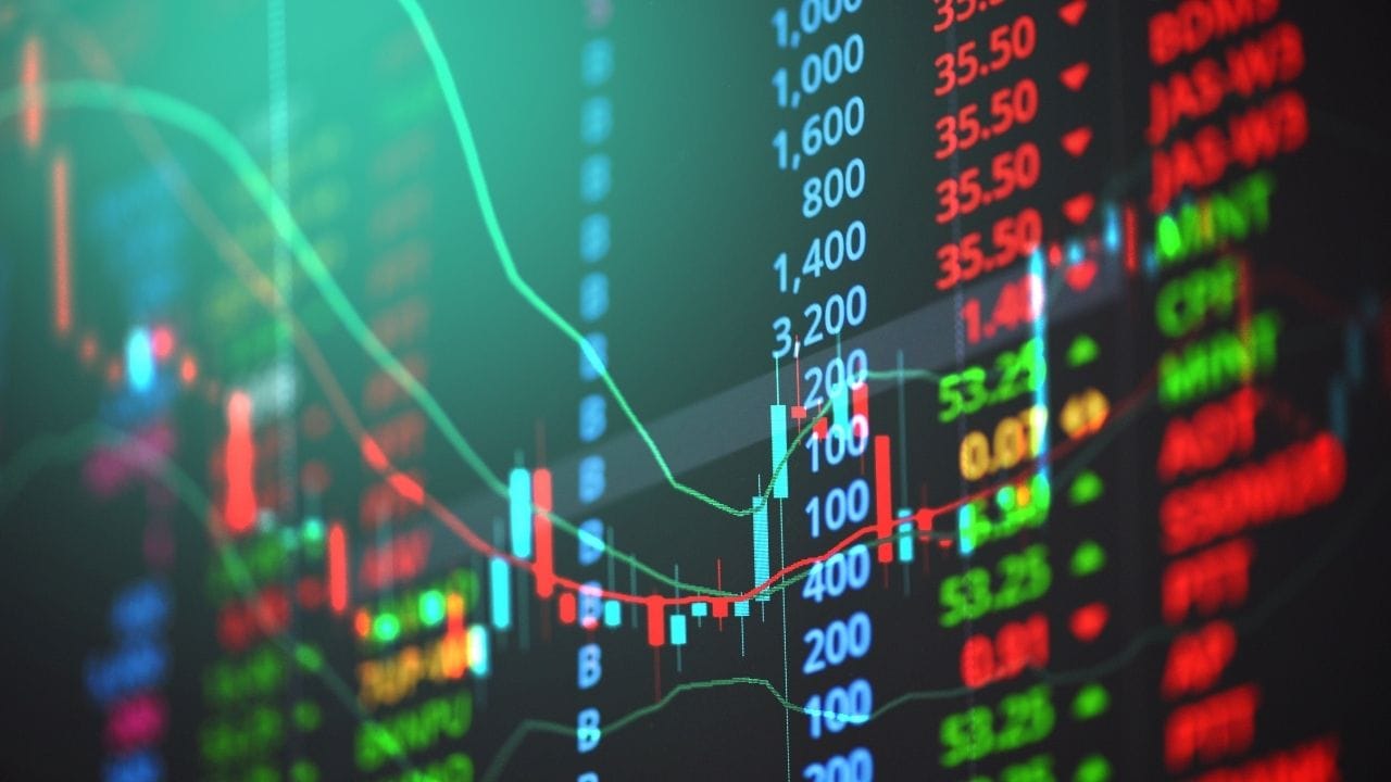 NSEનો IPO 17 સપ્ટેમ્બરથી રિટેલ રોકાણકારો માટે ખુલશે અને 21 સપ્ટેમ્બરે બંધ થશે. કંપનીએ IPO માટે શેર દીઠ ₹1,700થી ₹1,785ની પ્રાઇસ બેન્ડ નક્કી કરી છે. પ્રાઇસ બેન્ડની ઉપરની મર્યાદા એટલે કે ₹1,785ના ભાવે ગણતરી કરવામાં આવે તો NSE આ IPO દ્વારા ₹22,569 કરોડ સુધીની રકમ એકત્ર કરી શકે છે. એન્કર રોકાણકારો માટે બિડિંગ 16 સપ્ટેમ્બરે શરૂ થશે. રોકાણકારો ઓછામાં ઓછા 8 શેર માટે અરજી કરી શકશે. ત્યારબાદ અરજી 8 શેરના ગુણાંકમાં કરી શકાશે.