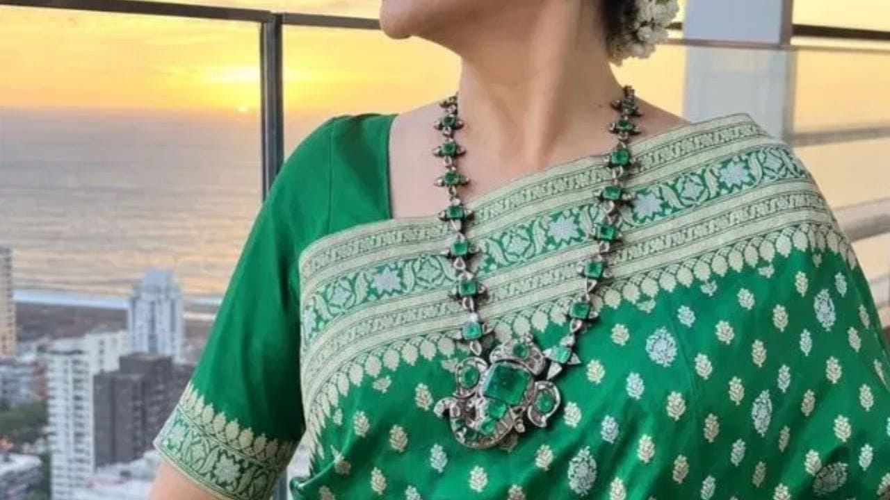 ઉદ્યોગપતિ મુકેશ અંબાણીએ તેમના મુંબઈના નિવાસસ્થાન એન્ટિલિયામાં ખૂબ જ ધામધૂમથી ગણેશોત્સવ ઉજવ્યો.