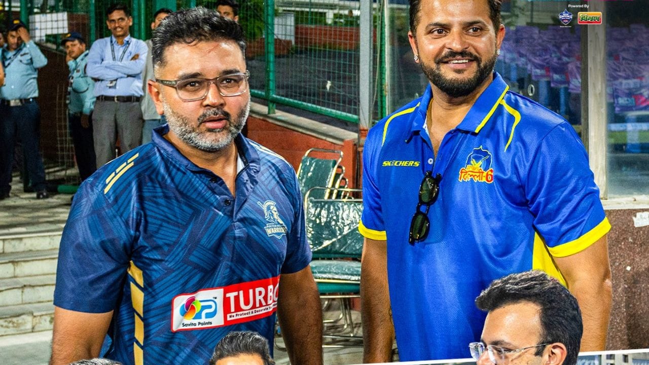 2015ની IPL માટે મુંબઈ ઈન્ડિયન્સે પટેલને ઓપનિંગ બેટ્સમેન તરીકે ટીમમાં સામેલ કર્યા હતા. જાન્યુઆરી 2018 IPL ઓક્શનમાં રોયલ ચેલેન્જર્સ બેંગલોરે તેમને ખરીદ્યો હતો.
