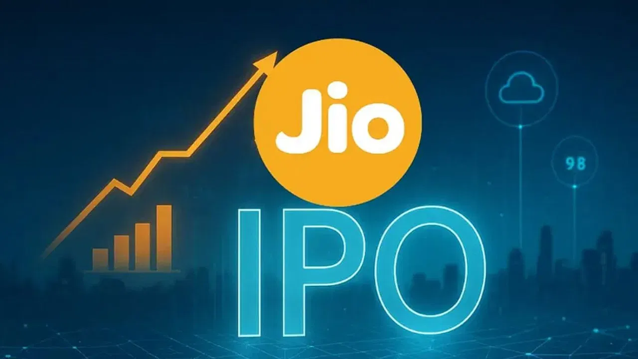 જિયો પ્લેટફોર્મ્સે 19 જૂને તેના IPO માટે ડ્રાફ્ટ દસ્તાવેજો સબમિટ કર્યા હતા અને બજાર નિયમનકાર સેબીએ 28 ઓગસ્ટે તેની મંજૂરી આપી હતી. આ IPO દ્વારા, કંપની 27 કરોડ નવા શેર જાહેર કરવાનો ઇરાદો ધરાવે છે. નિષ્ણાતોનો અંદાજ છે કે આ પગલાથી કંપનીના ઇક્વિટીના આશરે 2.9% ઘટાડા થશે. IPOમાંથી એકત્ર કરાયેલી નોંધપાત્ર રકમનો નોંધપાત્ર હિસ્સો કંપનીના દેવાની ચુકવણી માટે ઉપયોગમાં લેવાશે.
