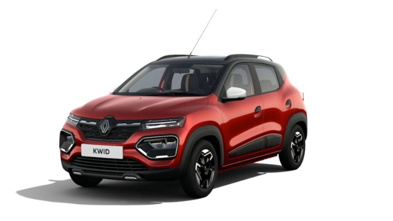 3. રેનો ક્વિડ (Renault Kwid) : સ્ટાઇલિશ, બોલ્ડ અને મોર્ડન ડિઝાઇન પસંદ કરતા યુવા વર્ગ માટે રેનો ક્વિડ આકર્ષક પસંદગી છે. શરૂઆતી કિંમત: આશરે ₹4.70 લાખ (એક્સ-શોરૂમ). અંદાજિત EMI: આશરે ₹1 લાખના ડાઉન પેમેન્ટ સાથે તેની માસિક EMI ₹7,500 થી ₹8,000 ની વચ્ચે આવી શકે છે. ખાસિયત: બજેટ કાર હોવા છતાં તેનો સ્પોર્ટી SUV જેવો લૂક, ડિજિટલ ઇન્સ્ટ્રુમેન્ટ ક્લસ્ટર અને ટચસ્ક્રીન ઇન્ફોટેનમેન્ટ સિસ્ટમ જેવા પ્રીમિયમ ફીચર્સ આ સેગમેન્ટમાં તેને અલગ ઓળખ આપે છે.(Image From: Renault)