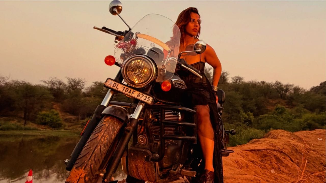 રીતિ તિવારી ફેમસ ભોજપુરી અભિનેતા, સિંગર અને રાજકારણી મનોજ તિવારીની મોટી દીકરી છે, જે હાલમાં રિયાલિટી શો બિગ બોસ 20 માં સ્પર્ધક તરીકે જોવા મળી છે.