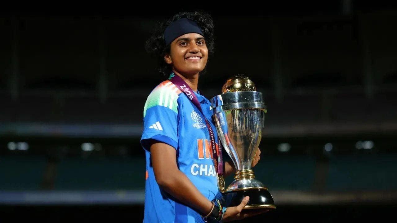 817 રેટિંગ પોઈન્ટ સાથે શ્રી ચારણીએ પોતાનું નંબર 1 T20 રેન્કિંગ પણ જાળવી રાખ્યું.