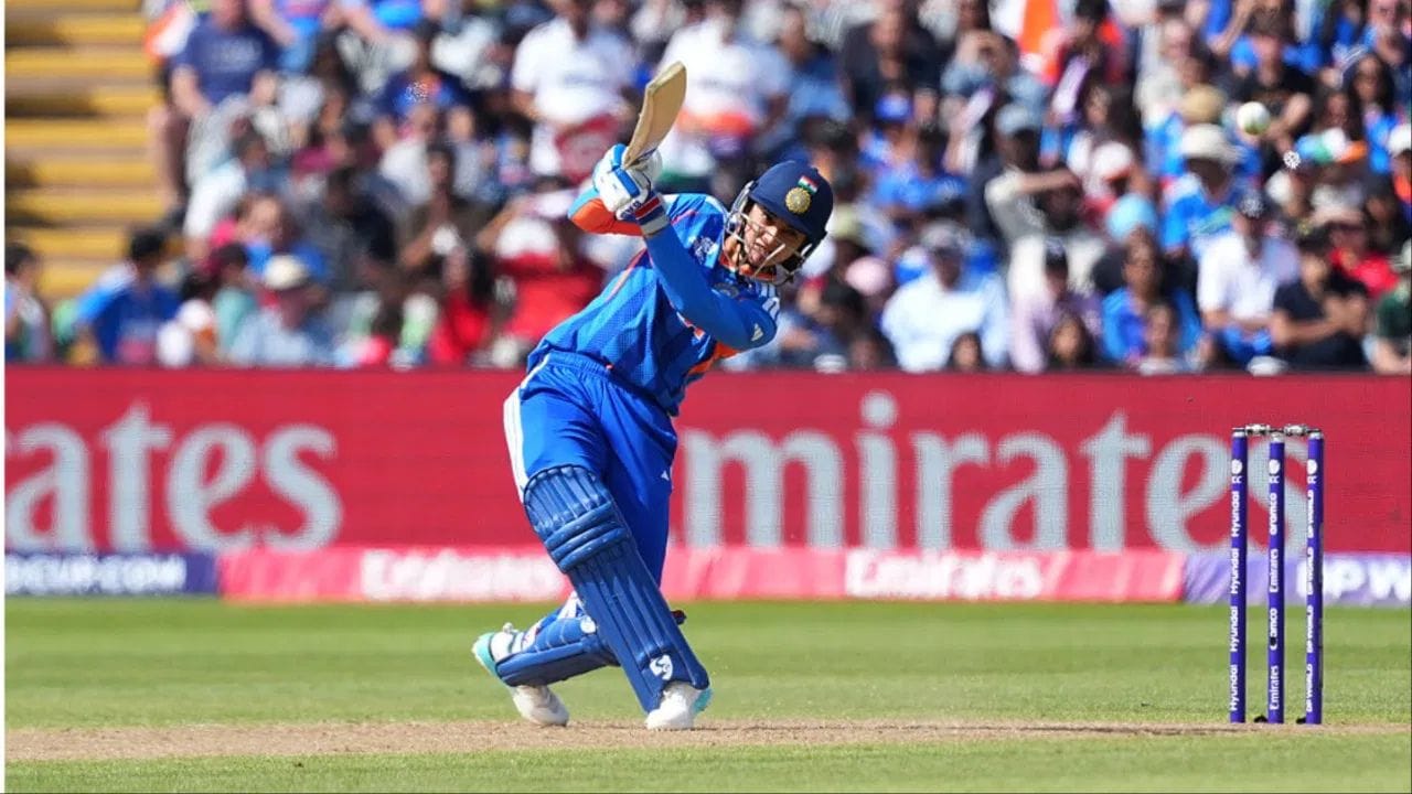 T20માં સૌથી વધુ રન બનાવવાનો વર્લ્ડ રેકોર્ડ હાલમાં ન્યૂઝીલેન્ડની સુઝી બેટ્સના નામે છે. સુઝીએ 186 મેચોમાં 178 ઇનિંગમાં 4,758 રન બનાવ્યા છે. સ્મૃતિ મંધાનાએ 173 મેચોમાં 167 ઇનિંગમાં 4,681 રન બનાવ્યા છે. આનો અર્થ એ થયો કે તે સુઝી બેટ્સના વર્લ્ડ રેકોર્ડથી સ્મૃતિ મંધાના માત્ર 78 રન દૂર છે.