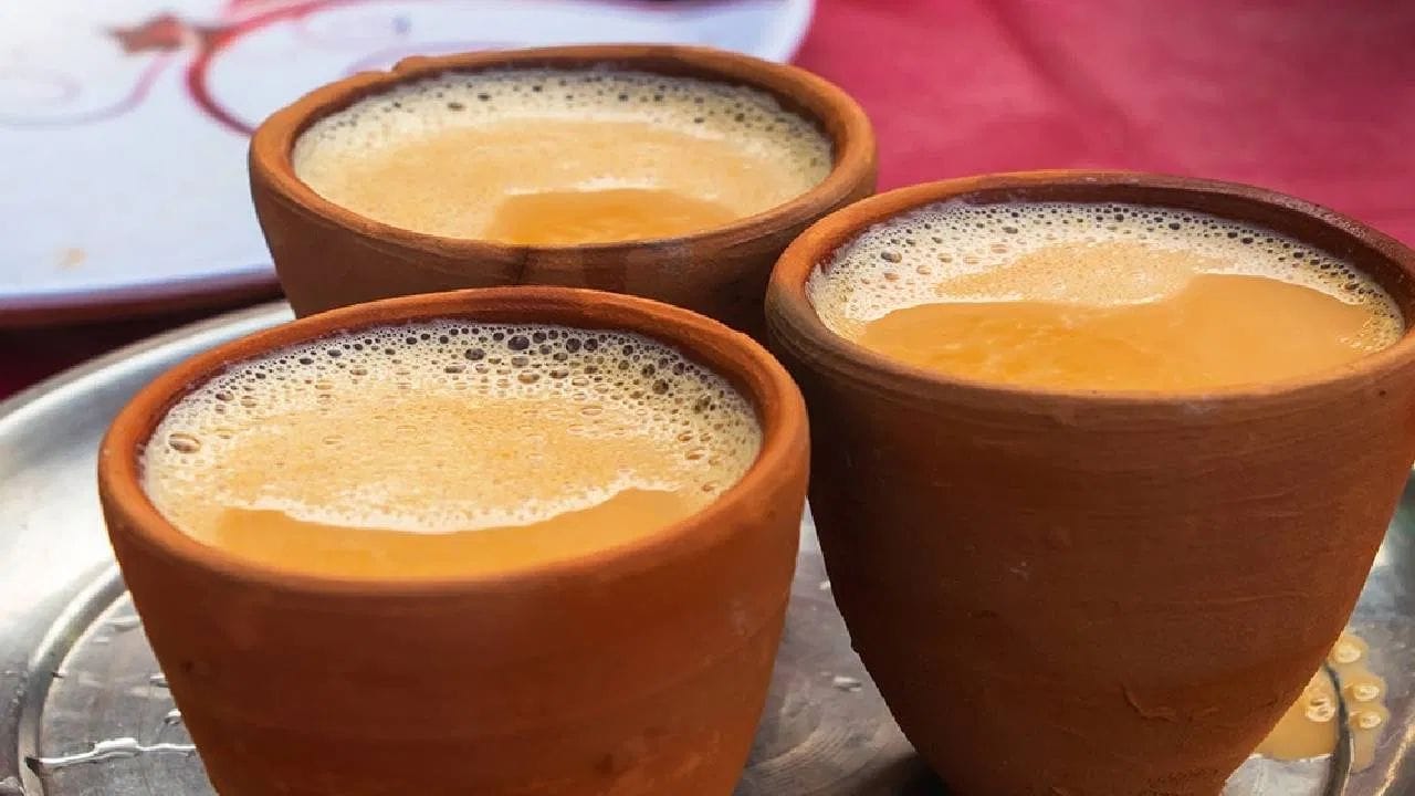 ગેસ્ટ્રોએસોફેજલ રિફ્લક્સ ડિસીઝ એટલે કે GERD થી પીડાતા લોકોએ ખાસ કરીને ગંભીર સ્થિતિમાં ચા પીવાથી બચવું જોઈએ. બીજી તરફ, ગર્ભવતી મહિલાઓએ પણ ચાનું સેવન સીમિત રાખવું જોઈએ, કારણ કે તેમાં રહેલું કેફીન પ્લેસેન્ટા (ગર્ભનાળ) દ્વારા બાળકના શરીર સુધી પહોંચી શકે છે.