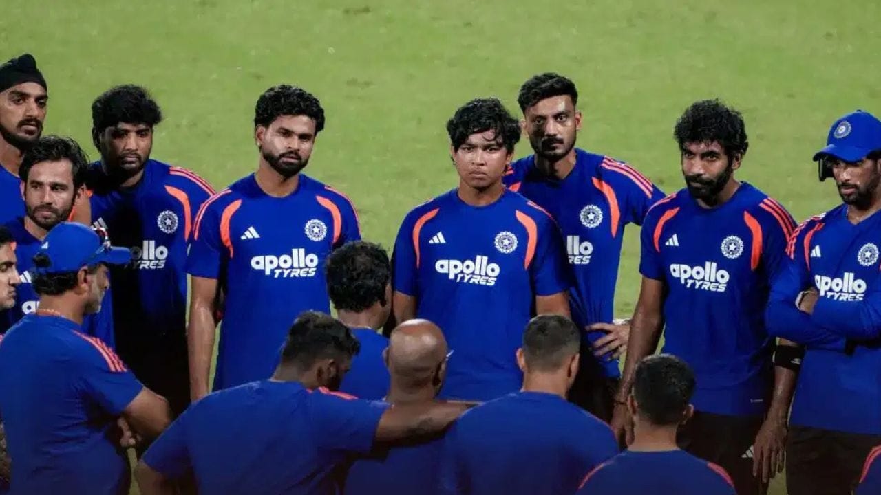 11 સપ્ટેમ્બરના નેટ સેશન દરમિયાન ઇશાન કિશનની પીઠમાં ખેંચાણની સમસ્યા સર્જાઈ હતી. તેની ફિટનેસ પ્રથમ મેચની પસંદગીમાં મહત્વની ભૂમિકા ભજવશે.
