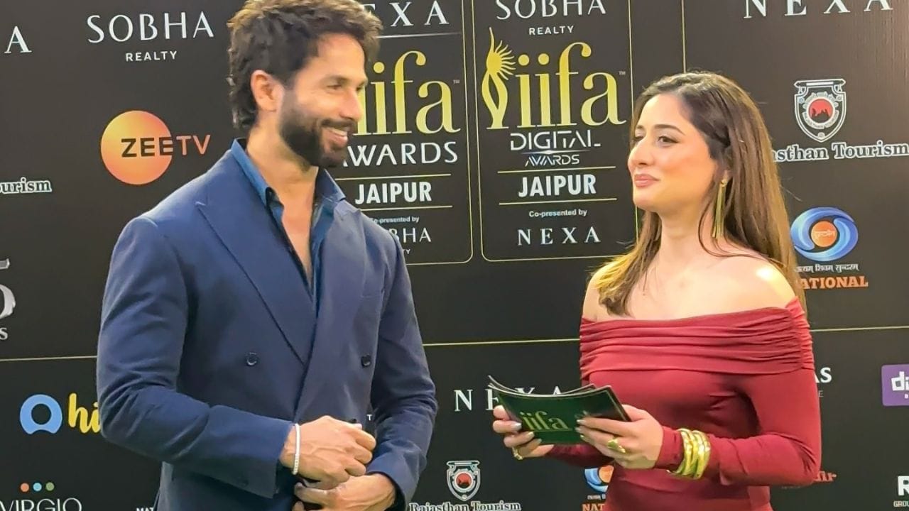 2019 માં જ્યારે કરણ વાહીએ સોશિયલ મીડિયા પર પોતાના સંબંધોને ઓફિશિયલ કર્યા ત્યારે ઉદિતિએ વ્યાપકપણે ધ્યાન ખેંચ્યું. તેમના રોમેન્ટિક ફોટા વાયરલ થયા હતા.
