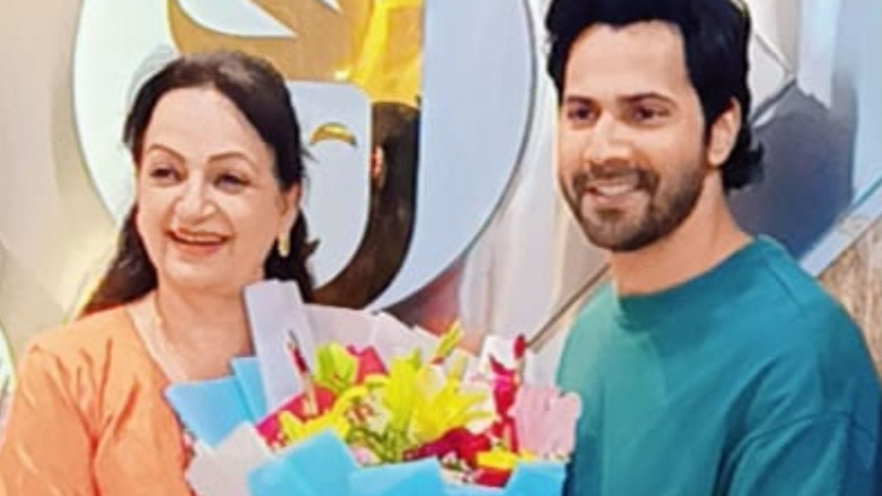 પંજાબના એક નાના શહેરમાંથી આવીને ટીવી અને ફિલ્મ ઉદ્યોગમાં પગ મૂકનાર ઉપાસનાની સંધર્ષ સ્ટોરી કોઈ સ્ક્રિપ્ટથી ઓછી નથી.પંજાબ યુનિવર્સિટીમાંથી ડ્રામેટિક આર્ટ્સમાં માસ્ટર્સ ડિગ્રી ધરાવતી ઉપાસનાએ અભ્યાસ દરમિયાન જ અભિનય શરૂ કર્યો હતો.