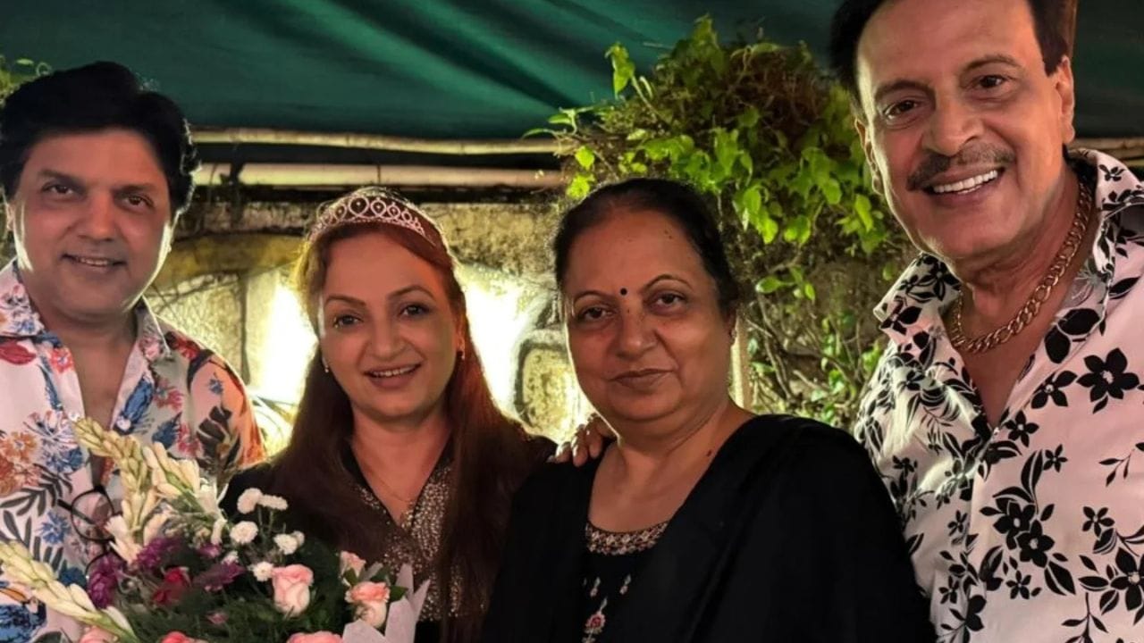 'મુઝસે શાદી કરોગી' અને 'ગોલમાલ રિટર્ન્સ' જેવી બોલિવૂડ કોમેડી ફિલ્મોમાં પણ અભિનય કર્યો છે. 2015માં, તેમણે જૂહી ચાવલા, શબાના આઝમી અને ગિરીશ કર્નાડ સાથે 'ચોક એન ડસ્ટર'માં મનજીતની ભૂમિકા ભજવી હતી.