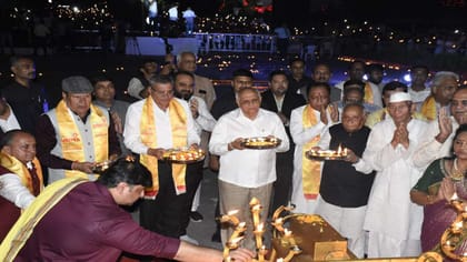 PM મોદીના જન્મદિવસે વિશ્વ ઉમિયાધામ ખાતે પ્રગટાવાયો આશીર્વાદનો દીવડો