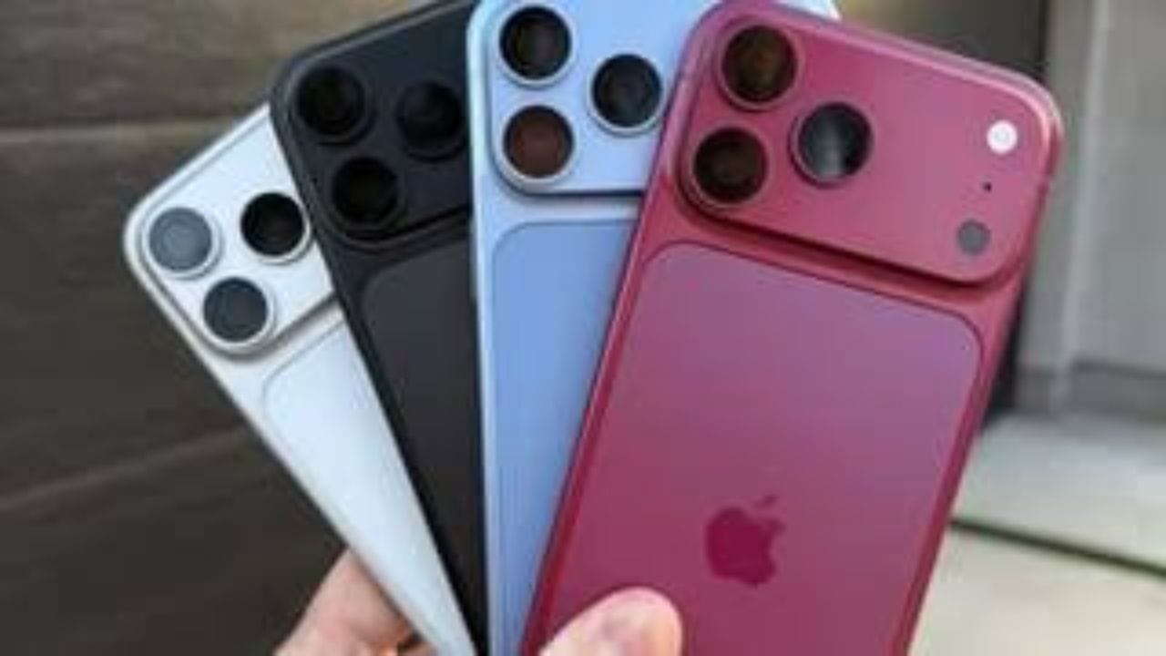 iPhone કે iPad માં Legacy Contact કેવી રીતે સેટ કરવું? જો તમે અગાઉથી લેગસી કોન્ટેક્ટ સેટ કરવા માંગતા હોવ, તો આ સરળ સ્ટેપ્સ અનુસરો: સૌથી પહેલાં તમારા ડિવાઇસનું Settings ઓપન કરો. સૌથી ઉપર તમારા નામ અથવા Apple Account પર ટેપ કરો. ત્યાર બાદ Sign-In & Security વિકલ્પમાં જાઓ. હવે નીચે આપેલા Legacy Contact વિકલ્પ પર ક્લિક કરો. Add Legacy Contact પર ટેપ કરો. Face ID, Touch ID અથવા ડિવાઇસના પાસકોડ વડે તમારી ઓળખ કન્ફર્મ કરો. હવે તમે જે વિશ્વાસુ વ્યક્તિને પસંદ કરવા માંગો છો તેને લેગસી કોન્ટેક્ટ તરીકે એડ કરો. સેટઅપ પૂર્ણ થયા પછી એપલ તરફથી મળતી Access Key ને પ્રિન્ટ કરીને કે સુરક્ષિત જગ્યાએ સાચવીને રાખવી અનિવાર્ય છે, કારણ કે ભવિષ્યમાં ડેટા ક્લેઇમ કરતી વખતે તેની જરૂર પડશે.