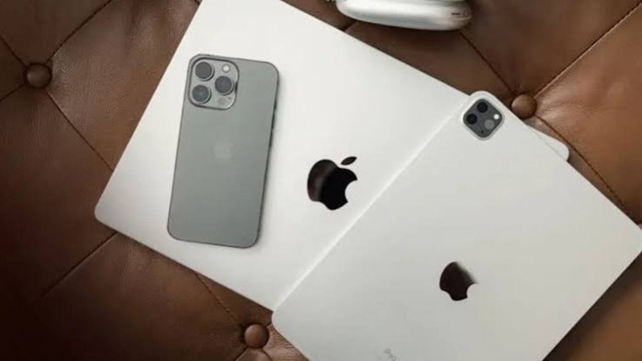 શું છે Apple નું Legacy Contact ફીચર? લેગસી કોન્ટેક્ટનો સીધો અર્થ એ છે કે તમે પહેલેથી જ એવી વ્યક્તિની પસંદગી કરો છો જે તમારા અવસાન બાદ તમારા Apple Account સાથે જોડાયેલી માહિતી મેળવી શકે. આ સુવિધા iOS 15.2, iPadOS 15.2 અને macOS 12.1 કે તેના પછીના અપડેટેડ વર્ઝનમાં ઉપલબ્ધ છે. યુઝર પોતાના પરિવારના કોઈ સભ્ય કે વિશ્વાસુ મિત્રને લેગસી કોન્ટેક્ટ તરીકે ઉમેરી શકે છે.