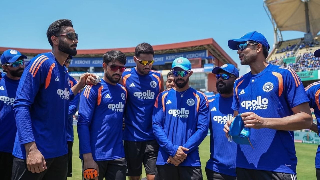 ધીરે વિજય હજારે ટ્રોફીમાં પંજાબ માટે અત્યાર સુધી માત્ર 14 લિસ્ટ એ મેચ રમી છે. જેમાં તેમણે 106ના સ્ટ્રાઈક રેટથી 357 રન બનાવ્યા છે. તેના નામે 4 અડધી સદી છે. સૌથી બેસ્ટ સ્કોર 97 રન છે.