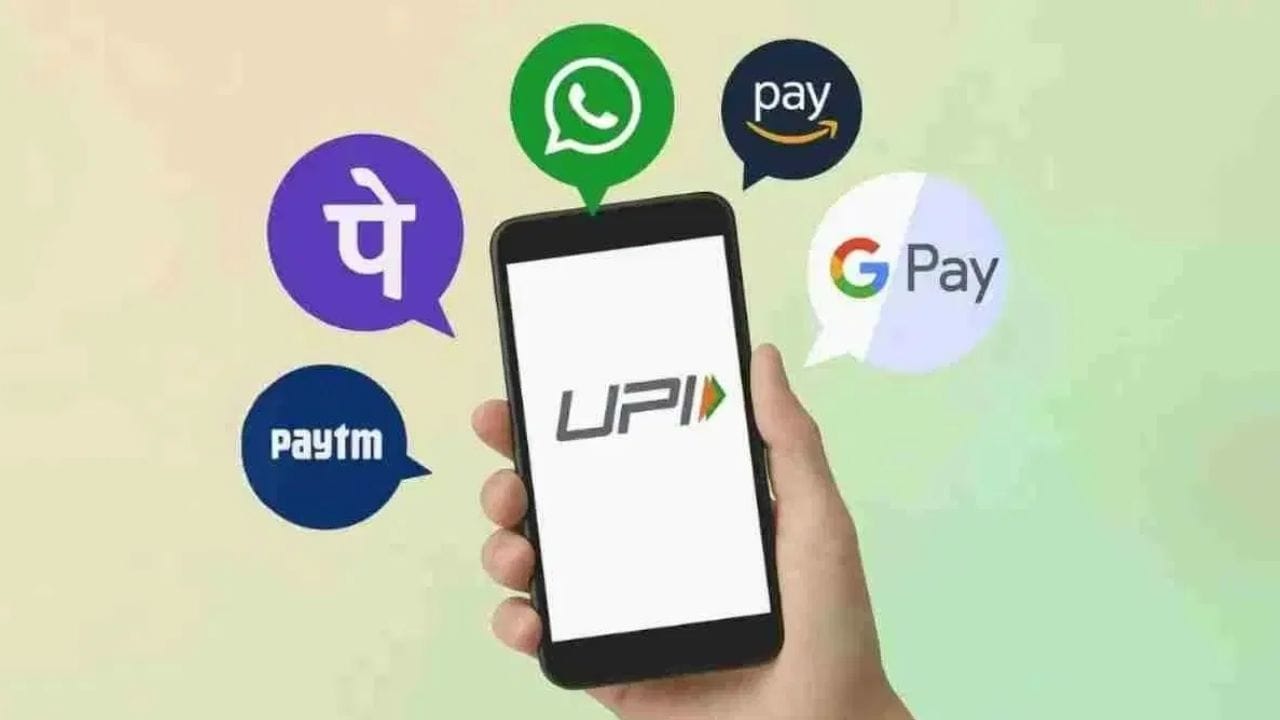 UPI પર MDR : સુપ્રીમ કોર્ટે 15 ઓક્ટોબરથી અમલમાં આવનારા ₹2000થી વધુના UPI વ્યવહારો માટે 'મર્ચન્ટ ડિસ્કાઉન્ટ રેટ' (MDR)ના અમલીકરણ પર રોક લગાવવાની માંગ કરતી અરજી ફગાવી દીધી છે. પરિણામે, આ પગલું તે તારીખથી અમલમાં આવશે. ₹2000 સુધીના 'પર્સન-ટુ-મર્ચન્ટ' (P2M) વ્યવહારો પર 0.4%નો MDR લાગુ થશે. આ પગલાની અસર વેપારીઓ દ્વારા ભોગવવામાં આવતા ખર્ચ પર પડવાની શક્યતા છે.