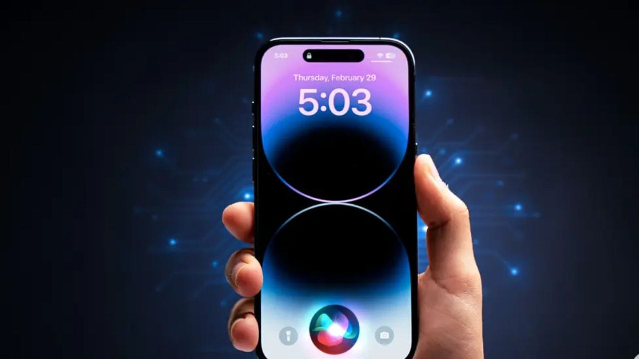 જો તમે લાંબા સમયથી iPhone વાપરી રહ્યા હોવ અને Siriનો એ જ અવાજ વારંવાર સાંભળીને કંટાળી ગયા હોવ, તો તેને બદલવું ખૂબ જ સરળ છે. Apple માત્ર Siriનો અવાજ જ નહીં, પરંતુ તેની ભાષા બદલવાનો વિકલ્પ પણ આપે છે. આ માટે તમારે કોઈ થર્ડ-પાર્ટી એપ ડાઉનલોડ કરવાની જરૂર નથી; ફક્ત iPhone સેટિંગ્સમાં કેટલાક સરળ સ્ટેપ્સ અનુસરીને, તમે તમારી પસંદગીના અવાજ અને ભાષા સાથે Siriનો ઉપયોગ કરી શકો છો.