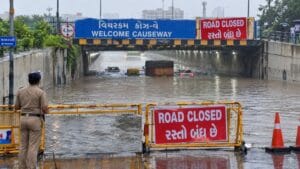 Breaking News  :  સુરતમાં મેઘો ફરી મેહરબાન, વિયરકમ કોઝવે પર વાહનવ્યવહાર બંધ કરાયો, જુઓ Video