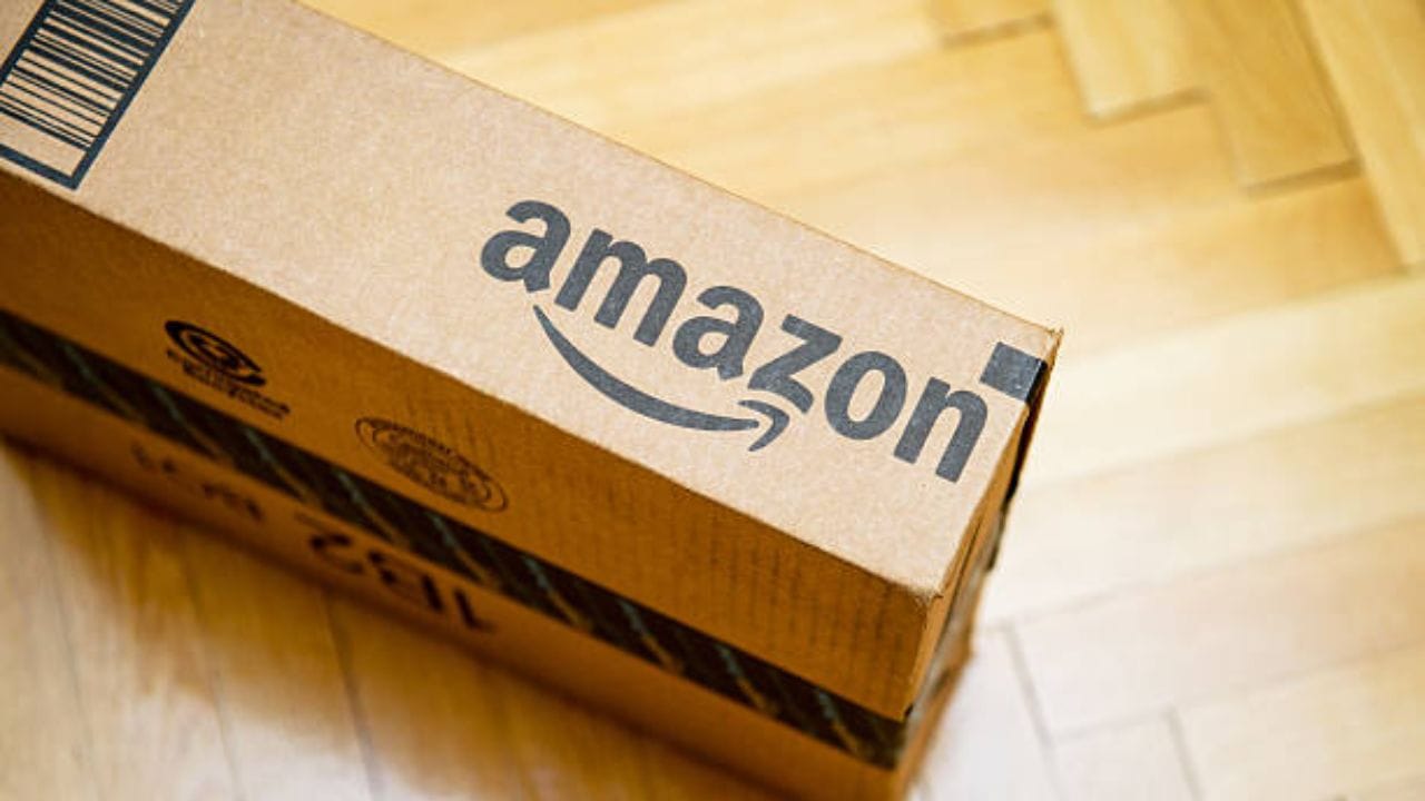 Amazon India નું Price History ફીચર તબક્કાવાર ઉપલબ્ધ થઈ રહ્યું હોવાનું અહેવાલમાં જણાવાયું છે. હાલમાં આ વિકલ્પ કેટલાક વપરાશકર્તાઓને દેખાઈ રહ્યો છે અને આગામી દિવસોમાં અન્ય વપરાશકર્તાઓને પણ ઉપલબ્ધ થઈ શકે છે. મહત્વનું છે કે એપ Update હોય. (Image Source | iStock)