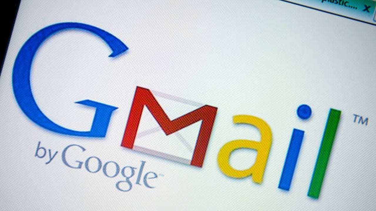 સૌથી પહેલા Gmail ખોલીને Spam Folder માં જાઓ. ત્યાં કોઈ મહત્વનો Email જોવા મળે તો તેને ખોલીને Not Spam વિકલ્પ પસંદ કરો. આથી Email, Spam માંથી બહાર આવીને Inbox માં જશે અને Gmail ને સંકેત મળશે કે આ પ્રકારનો Email Spam નથી. (Image Source | iStock)