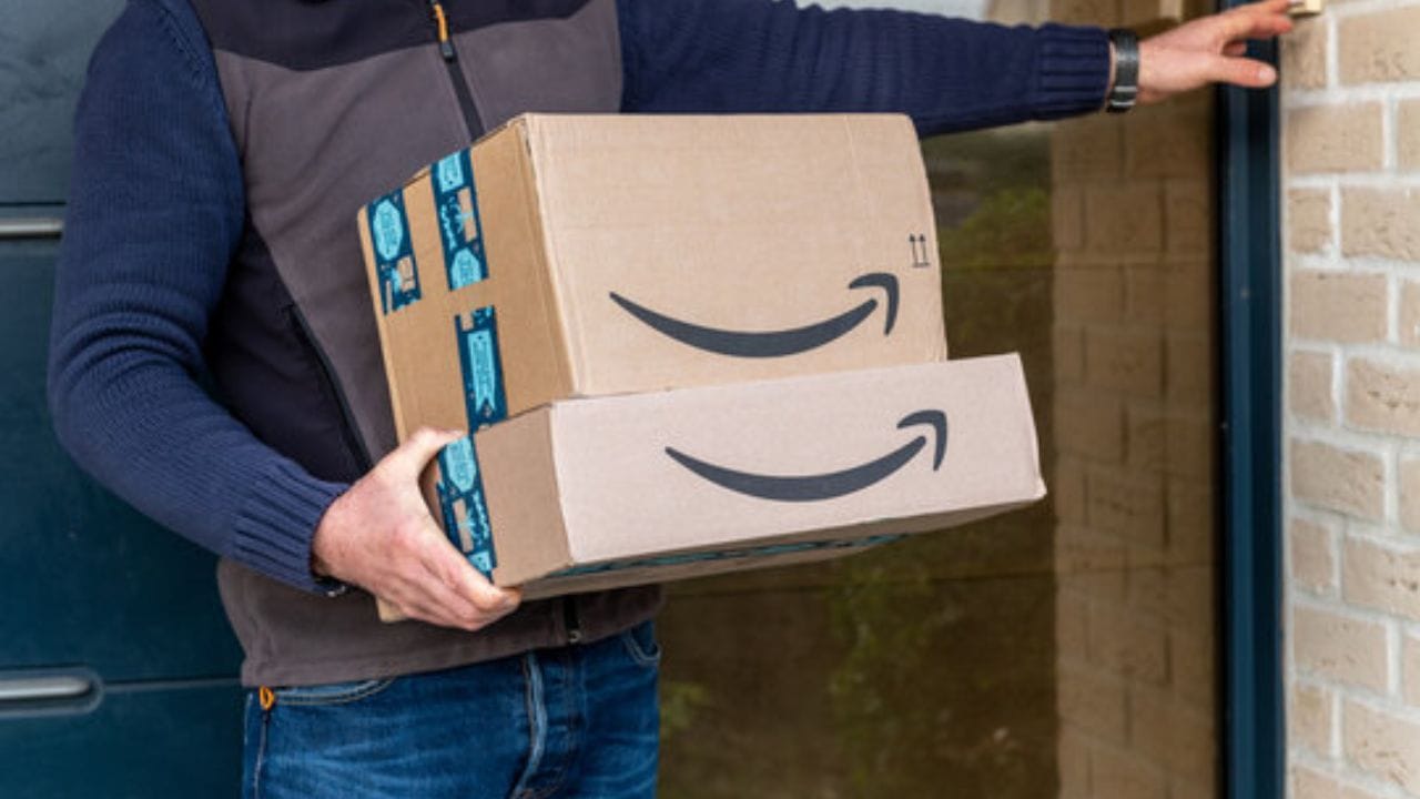 ગુરુવાર 08ઓક્ટોબરથી Amazon India પર Great India Festival Sale અને Flipkart Big Billion Days Sale માટે અર્લી ઍક્સેસ શરૂ થઈ ગયું છે. સેલ દરમિયાન ગ્રાહકોને અનેક ડીલ્સ અને ડિસ્કાઉન્ટ ઑફર્સ જોવા મળી રહી છે. (Image Source | iStock)