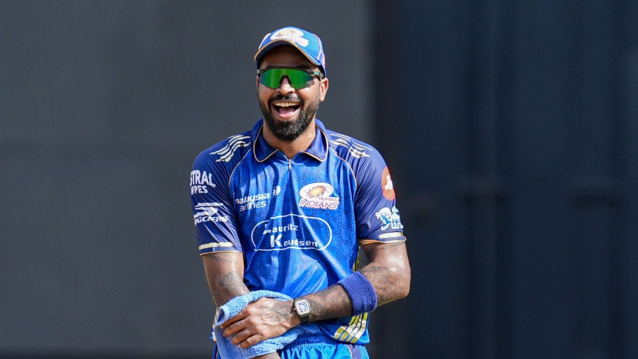 IPL 2026 પૂરી થયા બાદથી હાર્દિક પંડ્યાની ભારતીય ટીમમાં વાપસી ઓછામાં ઓછા ત્રણ વખત મુલતવી રહી છે. ત્રણેય વખત રિહેબિલિટેશન દરમિયાન જ તેને ફરી ઈજા થઈ હતી. આમાંથી બે વખત તો તેની ટીમમાં પસંદગી પણ થઈ હતી, પરંતુ બાદમાં ઈજાને કારણે નામ પાછું ખેંચવું પડ્યું હતું. (Image Source | PTI)