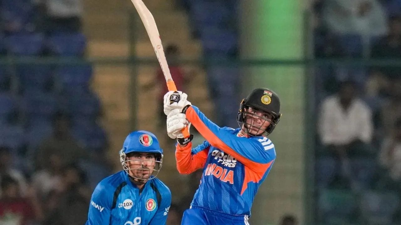 એટલે કે 74 રન બનાવતા જ અભિષેક શર્મા T20માં 2,000 રન કરનાર છઠ્ઠો ખેલાડી બની જશે. 