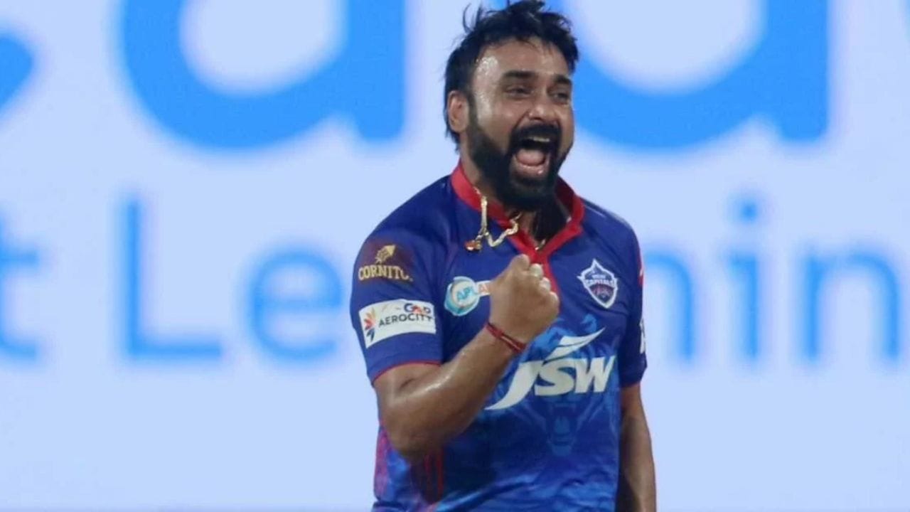 અમિત મિશ્રાએ પોતાની IPL કારકિર્દીની શરૂઆત 2008માં દિલ્હી ડેરડેવિલ્સ સાથે કરી હતી. ત્યારબાદ તે અન્ય ટીમો માટે પણ રમ્યો હતો.