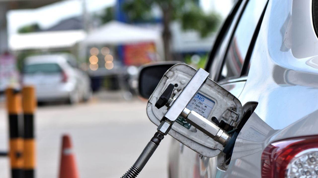 CNG કિટ્સમાં જાતે ફેરફાર કરશો નહીં : CNG કિટ્સ અને સિલિન્ડરોનું નિરીક્ષણ કરવું જોઈએ અને અધિકૃત OEM/રેટ્રોફિટર દ્વારા લિકેજનું નિરીક્ષણ કરવું જોઈએ.