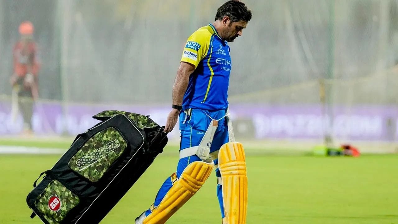 IPL 2027માં ચેન્નાઈ સુપર કિંગ્સમાં ધોનીના રમવા અંગે પણ સવાલો ઊભા થયા હતા. તે IPL 2026માં એક પણ મેચ રમ્યો નહોતો અને ફિટનેસની સમસ્યાઓને કારણે પ્લેઇંગ ઇલેવનથી બહાર રહ્યો હતો.