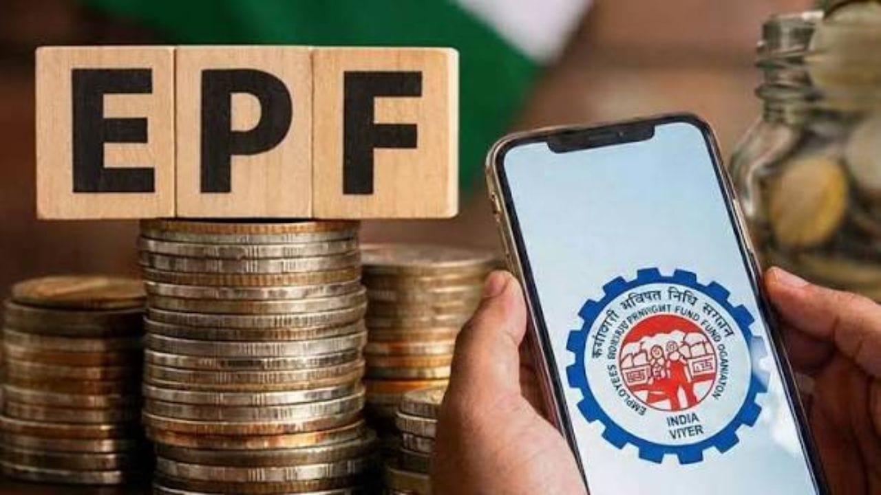 EPFમાં વાર્ષિક કર્મચારી યોગદાન ₹2.5 લાખથી વધુ હોય તો વધારાના યોગદાનને લગતા વ્યાજ પર ટેક્સ લાગુ પડી શકે છે. NPSમાં પાત્રતા અને લાગુ શરતો મુજબ વધારાની ટેક્સ છૂટ પણ મળી શકે છે.
