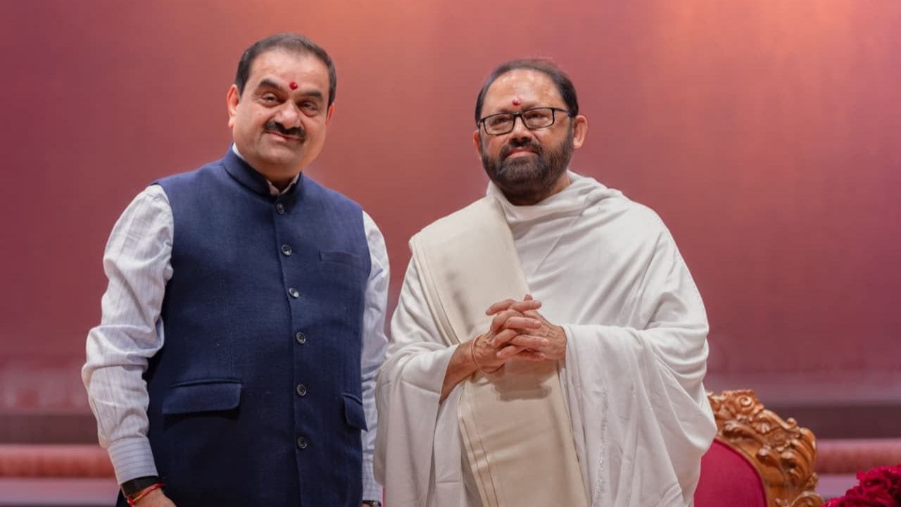 શ્રીમદ રાજચંદ્ર આશ્રમની મુલાકાત અંગે ગૌતમ અદાણીએ જણાવ્યું હતું કે, “આ નવરાત્રીએ હું મા દુર્ગાના આશીર્વાદ માંગું છું અને મારા જીવનને દિશા આપતાં મૂલ્યોનું સ્મરણ કરું છું. શ્રીમદ રાજચંદ્ર આશ્રમની મારી મુલાકાતે મારા એ દૃઢ વિચારને વધુ મજબૂત બનાવ્યો છે કે: 'સેવા એ જ સાધના છે'. હું હંમેશાં નમ્રતાપૂર્વક સેવા કરવાની અને અન્યોના જીવનમાં સકારાત્મક પરિવર્તન લાવવાની શક્તિ મળે તેવી પ્રાર્થના કરું છું.”