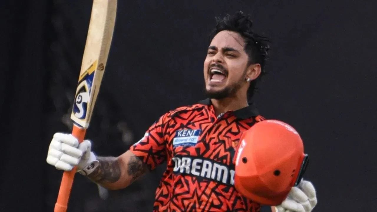 ઈશાન કિશને IPL 2026માં કેટલીક મેચોમાં SRHનું નેતૃત્વ કર્યું હતું. ટીમ મેનેજમેન્ટ તેના પર વિશ્વાસ રાખી રહ્યું હોવાના કારણે કેપ્ટનશિપ માટે તેનું નામ આગળ આવ્યું છે.