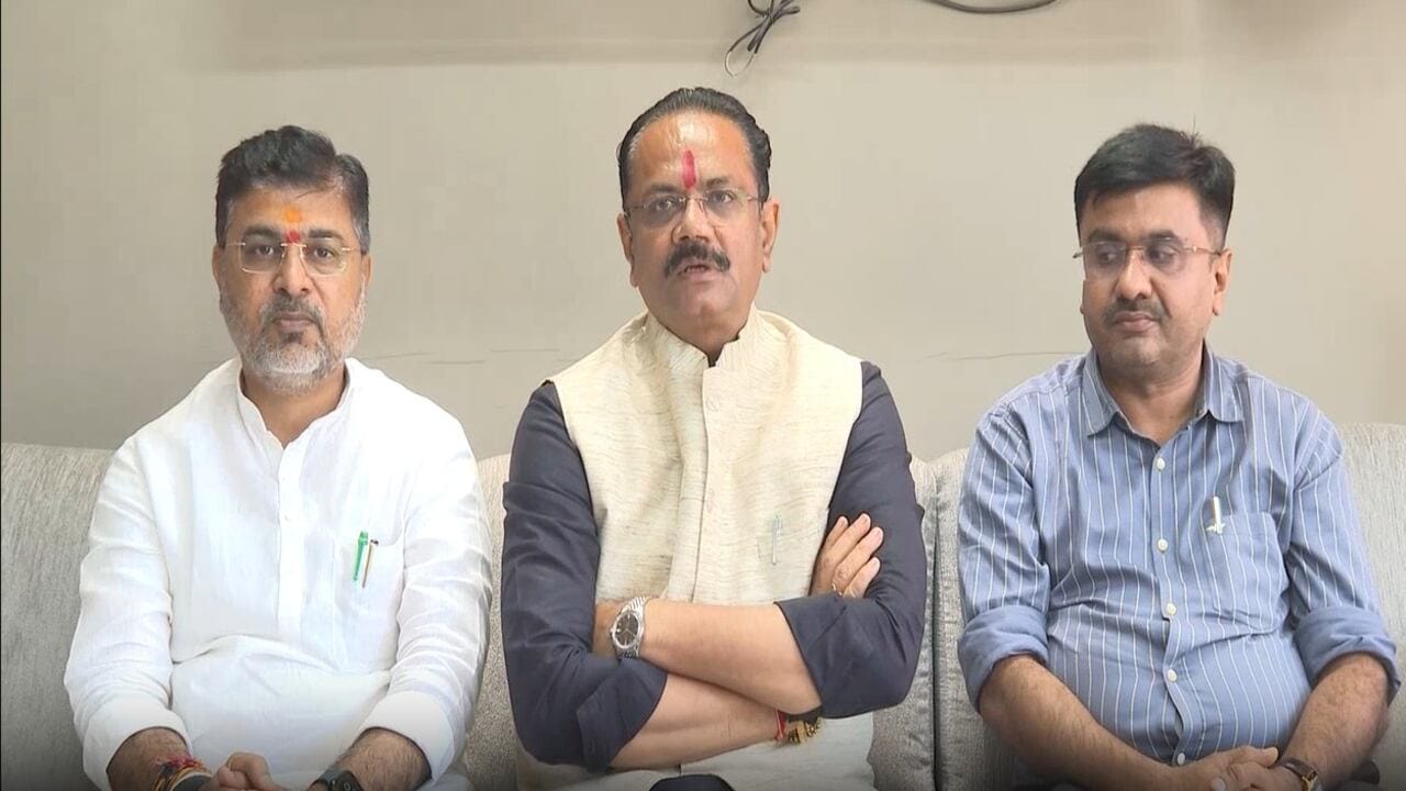 Breaking News : ગુજરાતમાં મહેસૂલી કર્મચારીઓનું આંદોલન સમેટાયું ! સરકાર સાથેની બેઠક બાદ કર્મચારી મહામંડળે નિર્ણય કર્યો હોવાની કરાઈ જાહેરાત