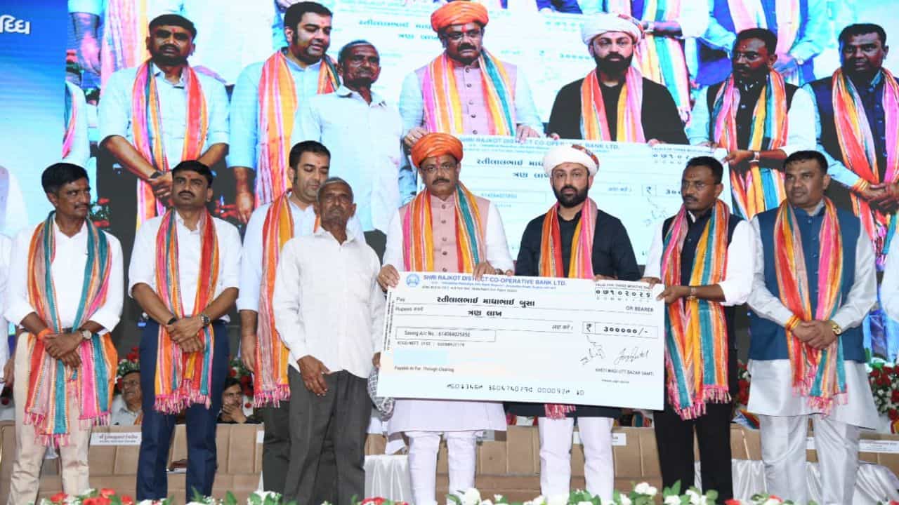 APMCની ચૂંટણી પહેલા ચેરમેન બોઘરાએ પાંચ વર્ષનો હિસાબ આપ્યો, રાદડિયા વિરોધીઓ પર તૂટી પડ્યા
