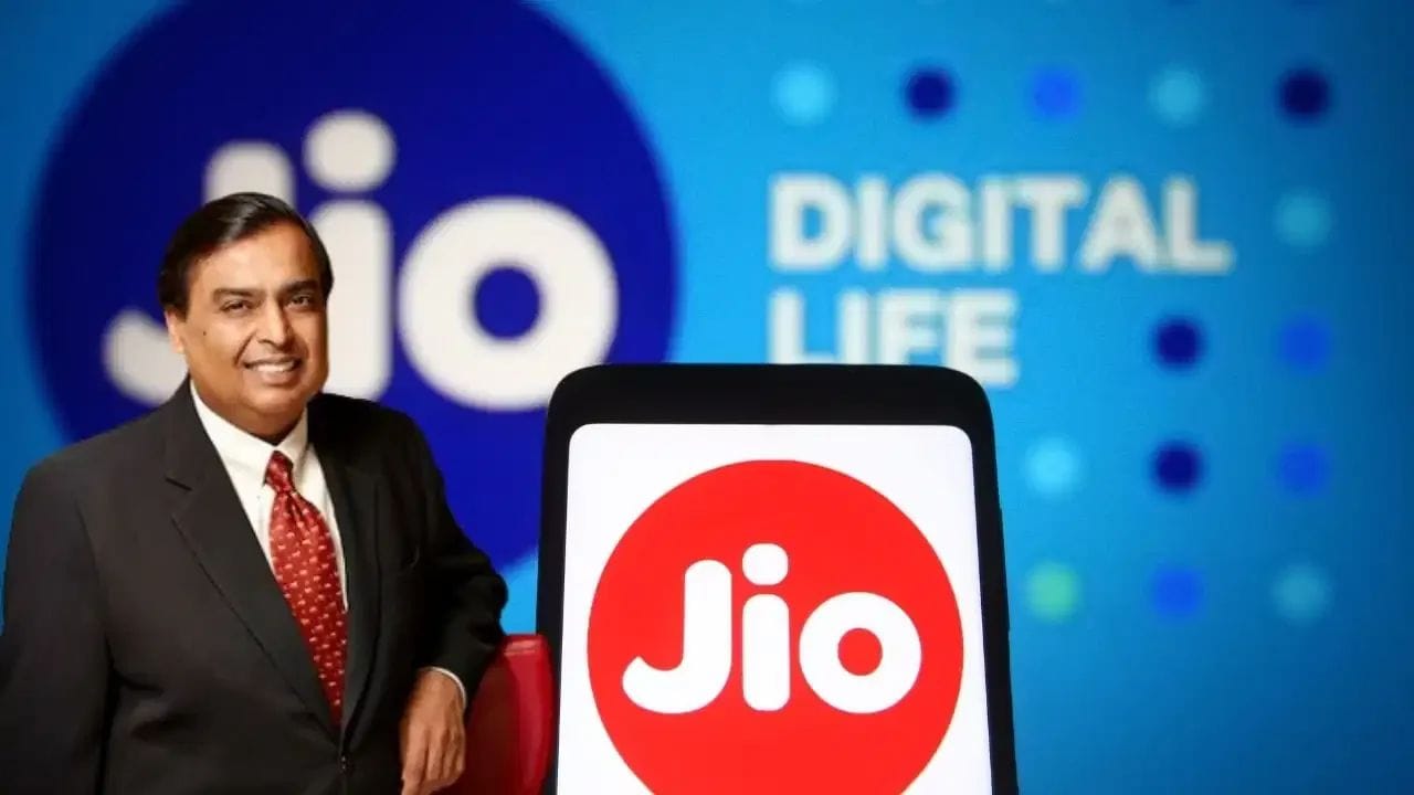 Jioની ગ્રોથ સ્ટોરી માત્ર ટેલિકોમ સુધી મર્યાદિત નથી. કંપની 5G નેટવર્ક, ફિક્સ્ડ બ્રોડબેન્ડ, આર્ટિફિશિયલ ઈન્ટેલિજન્સ (AI), ક્લાઉડ સર્વિસ, એન્ટરપ્રાઈઝ ડિજિટલ સોલ્યુશન અને ઈન્ટરનેશનલ ટેક્નોલોજી પાર્ટનરશિપ પર સતત રોકાણ કરવાની તૈયારીમાં છે. FY26ના અંત સુધીમાં Jioનો સબસ્ક્રાઈબર બેઝ વધીને 52.44 કરોડ થઈ ગયો, જે એક વર્ષ પહેલા 48.82 કરોડ હતો. આ રીતે Jio IPO ની વાર્તા માત્ર એક ટેલિકોમ કંપનીની નથી પરંતુ સમગ્ર ડિજિટલ ઈકોસિસ્ટમ સાથે જોડાયેલી છે.