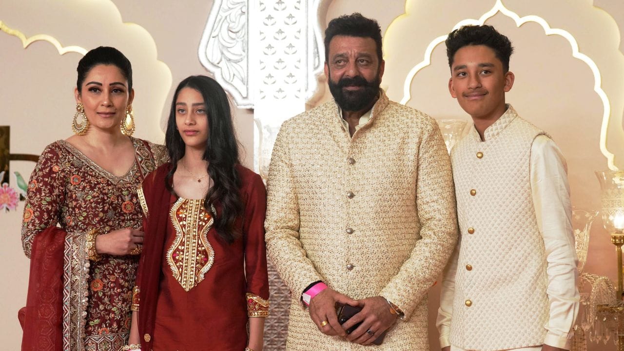 સંજય દત્તની 21 વર્ષની નાની પત્ની માન્યતા તેમના મુશ્કેલ સમયમાં તેમની સાથે ઉભી રહી. ચાલો તેમની સફર વિશે જાણીએ. તેમજ માન્યતા દત્તના પરિવાર અને પર્સનલ લાઈફ વિશે વિસ્તારથી જાણીએ.