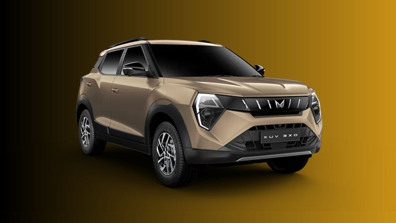 1. Mahindra XUV 3XO CNG: મહિન્દ્રા પોતાની લોકપ્રિય એસયુવી XUV 3XO નો સીએનજી અવતાર રજૂ કરવાની તૈયારી કરી રહી છે. તેમાં 1.2-લિટર ટર્બો-પેટ્રોલ એન્જિન સાથે સીએનજીનો વિકલ્પ મળવાની પૂરેપૂરી શક્યતા છે. આ એન્જિન આશરે 111bhp નો પાવર અને 200Nm નો ટોર્ક જનરેટ કરે છે. કંપની આ કારમાં ડિગ્ગીની જગ્યા (બૂટ સ્પેસ) બચાવવા માટે ગાડીના તળિયે અંડરબોડી સીએનજી ટેન્ક આપી શકે છે.