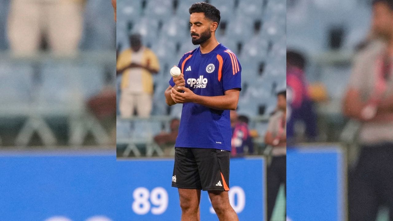 યુવા ઓલરાઉન્ડર નમન ધીરનું T20Iમાં યાદગાર ડેબ્યૂ હતું. તેણે વેસ્ટ ઈન્ડિઝ સામેની પ્રથમ T20Iમાં ત્રણ વિકેટ લઈને ઇતિહાસ રચ્યો છે.નમન ધીરનો પરિવાર જુઓ