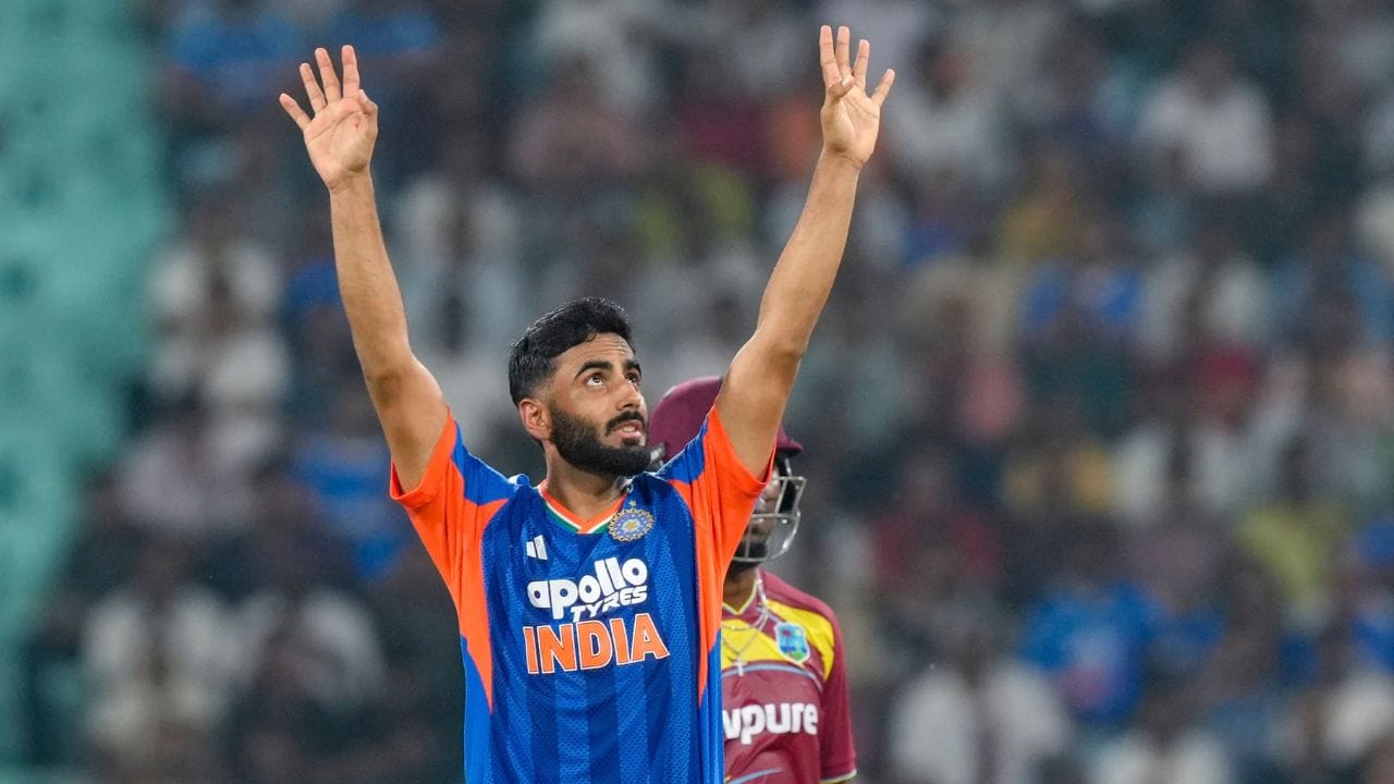 નમન ધીરે ડિસેમ્બર 2022માં રણજી ટ્રોફીમાં પંજાબ માટે ડેબ્યુ કર્યું હતું અને 2024ની IPL ઓક્શનમાં મુંબઈ ઈન્ડિયન્સે તેમને ખરીદ્યો હતો. તેમણે 2026માં ભારત માટે વન-ડે (ODI) ક્રિકેટમાં ડેબ્યુ કર્યું હતું.
