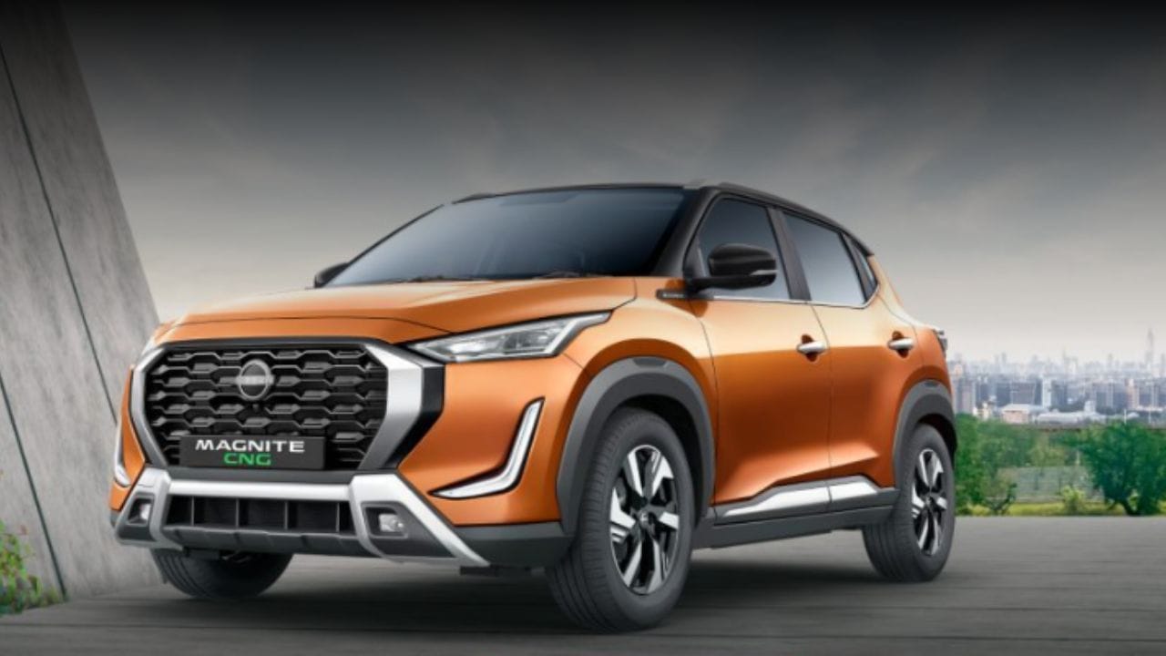 4. Nissan Magnite Turbo CNG: રેનોની જેમ નિસાન પણ પોતાની પોપ્યુલર મેગ્નાઇટમાં 1.0-લિટર ટર્બો-સીએનજી એન્જિન આપવા જઈ રહી છે. આ કાર RGEP પ્લેટફોર્મ પર આધારિત હશે અને તેમાં ગાડીની નીચે સીએનજી સિલિન્ડર ફિટ કરવામાં આવશે. જેથી 100bhp પાવર અને 160Nm ટોર્કની સાથે ઉત્તમ બૂટ સ્પેસ પણ મળશે.