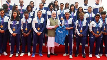 Breaking News: PM નરેન્દ્ર મોદી એશિયન ગેમ્સ 2026ના સ્ટાર્સને મળ્યા, ખેલાડીઓએ વડાપ્રધાનને ખાસ ભેટો આપી