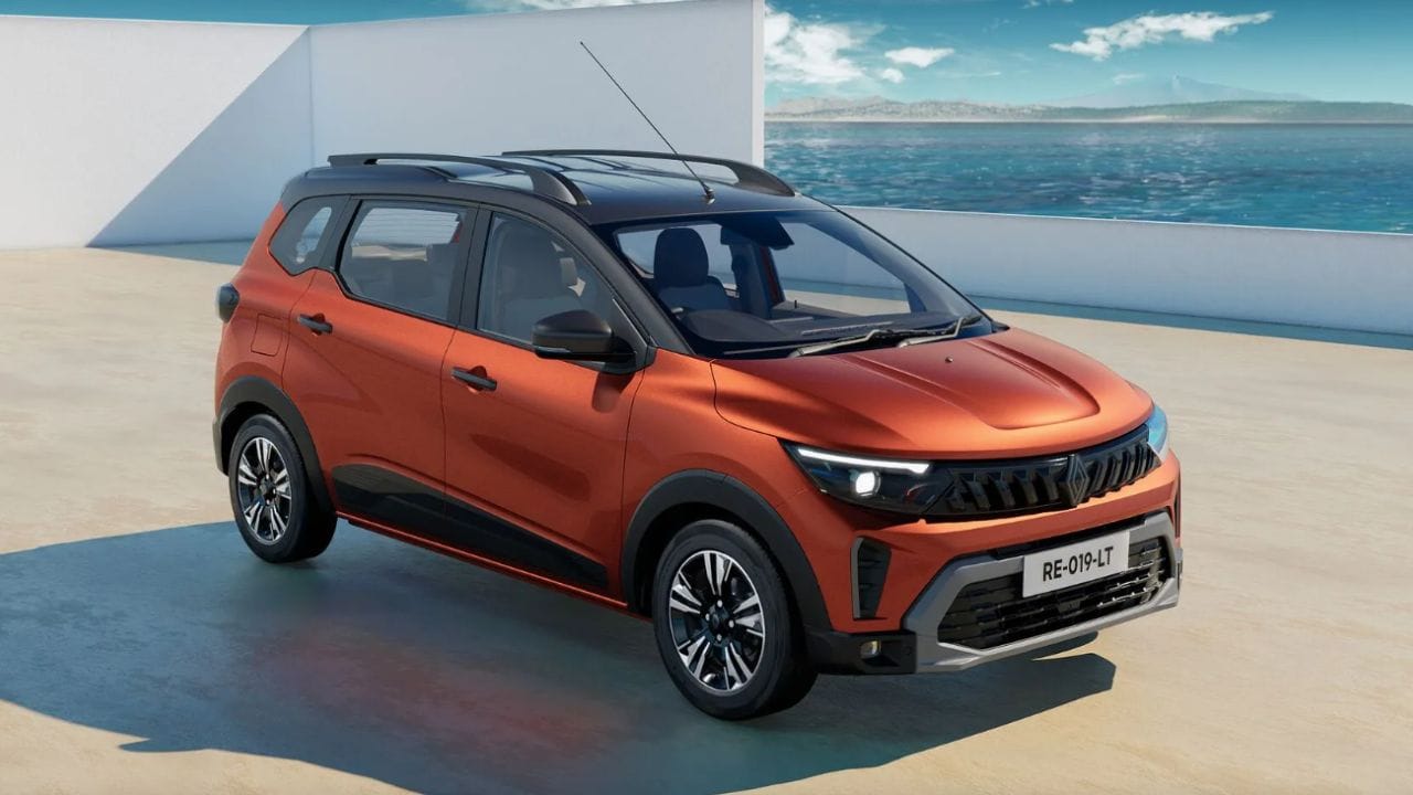 2. Renault Triber Turbo CNG: રેનો પોતાની સુપરહિટ 7-સીટર ટ્રાઇબરને નવા RGEP પ્લેટફોર્મ પર અપડેટ કરી રહી છે. તેમાં 1.0-લિટર 3-સિલિન્ડર ટર્બો-પેટ્રોલ એન્જિન સાથે સીએનજી સેટઅપ આપવામાં આવશે, જે 100bhp નો પાવર આપે છે. ખાસ વાત એ છે કે આમાં પણ અંડરબોડી સીએનજી ટેન્ક મળશે, જેથી સામાન રાખવા માટે ગાડીમાં પૂરતી જગ્યા જળવાઈ રહેશે.