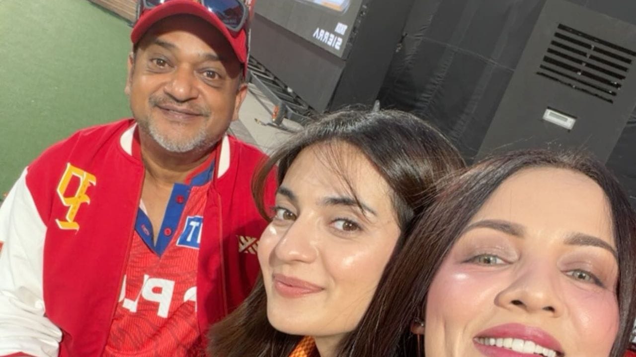 આ બે ભાઈઓમાંથી નાના ભાઈ, વાજિદ ખાનનું 1 જૂન, 2020ના રોજ અવસાન થયું. સાજિદ અલી ખાન એ તબલાવાદક ઉસ્તાદ શરાફત અલી ખાન અને તેમનાં પત્ની રઝીના ખાનના મોટા પુત્ર છે. તેમનાં લગ્ન લુબના ખાન સાથે થયાં છે.