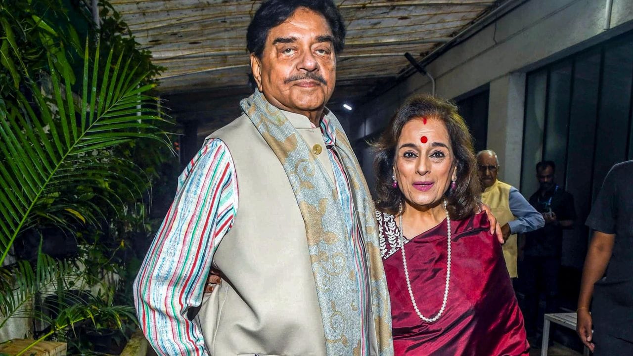 શત્રુઘ્ન સિંહાને ભગવાન રામમાં અપાર શ્રદ્ધા છે. આ વાતનો ઉલ્લેખ તેઓ અનેક ઈન્ટરવ્યુમાં કરી ચૂક્યા છે.