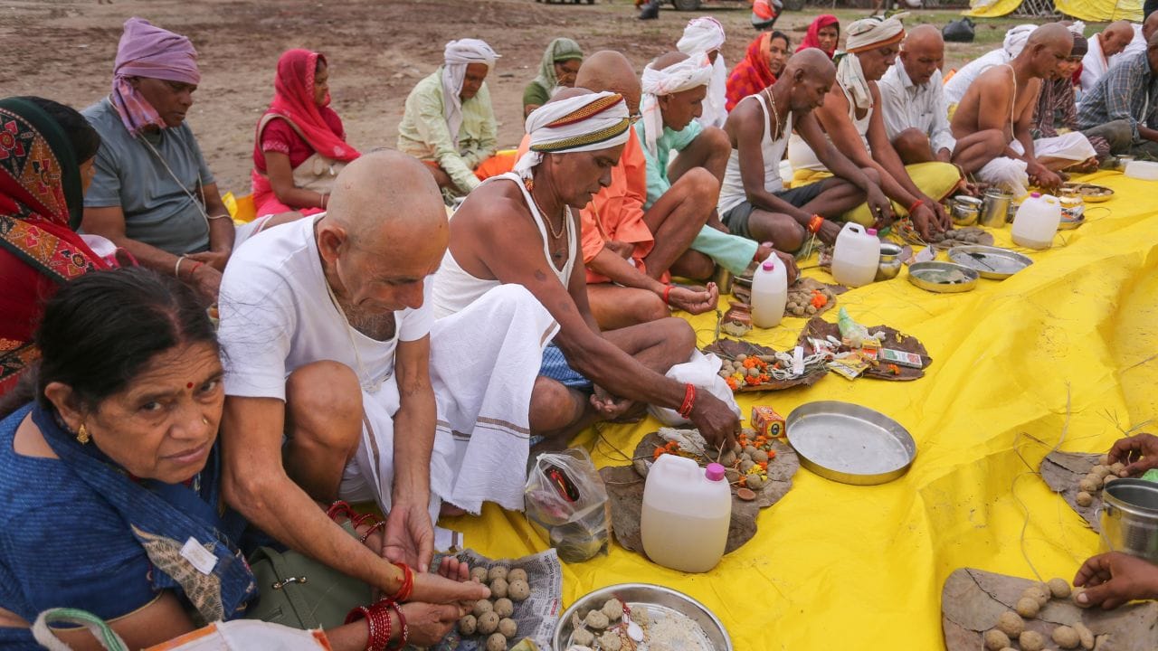 સિદ્ધપુર બિંદુ સરોવર પાટણ, આ સ્થળ માતૃગયા તરીકે ઓળખાય છે. ભારતભરમાં પિતૃઓ માટે ગયાજી ફેમસ છે. જ્યારે માતાના શ્રાદ્ધ અને માતૃપક્ષના પિંડદાન માટે સિદ્ધપુરનું બિંદુ સરોવર સર્વોતમ માનવામાં આવે છે. અહી કપિલ મુનીએ પોતાની માતા દેવહૂતિનું શ્રાદ્ધ કર્યું હોવાનું શાસ્ત્રોમાં વર્ણન કરવામાં આવ્યું છે.
