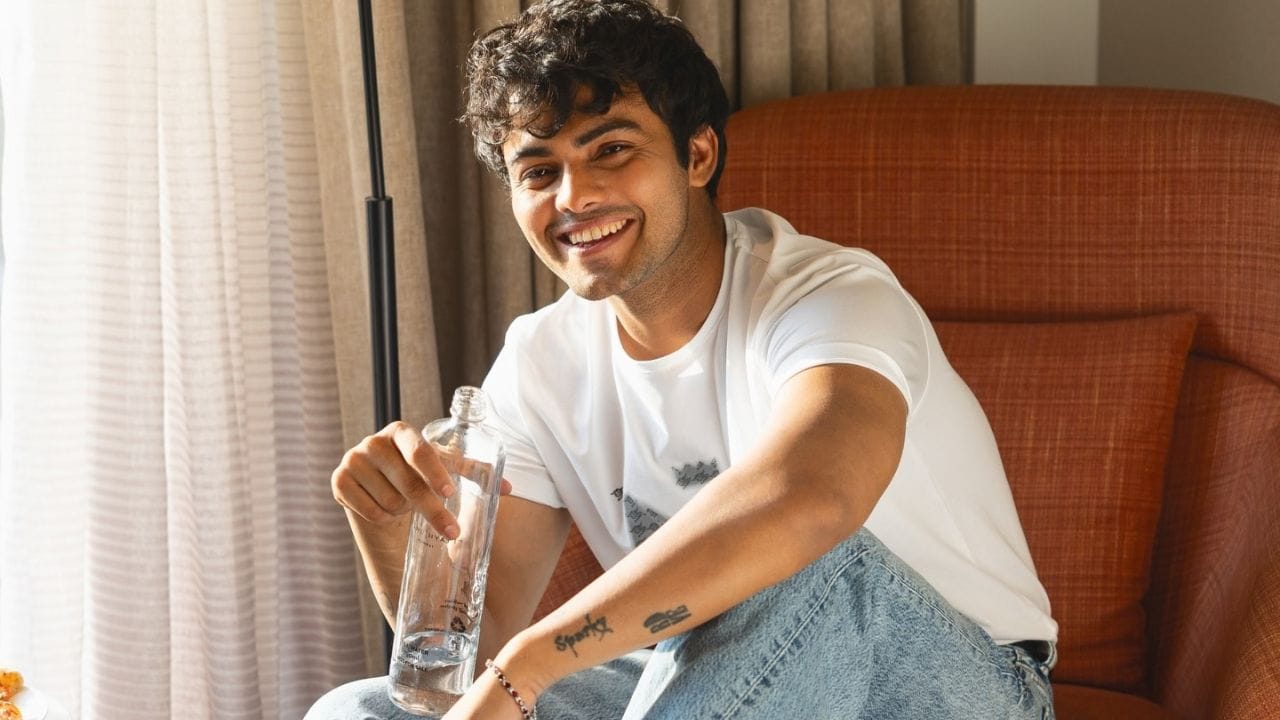 2020માં સ્પર્શ શ્રીવાસ્તવ નેટફ્લિક્સ ક્રાઇમ-આધારિત વેબ સિરીઝ "જામતારા સબકા નંબર આયેગા" માં ખુબ નામ કમાયો હતો. આ સીરિઝની સ્ટોરી ઝારખંડના જામતારા વિસ્તારમાં સાયબર ક્રાઈમની છે. જે છેતરપિંડીની ઘટનાઓની આસપાસ ફરતી રહે છે.