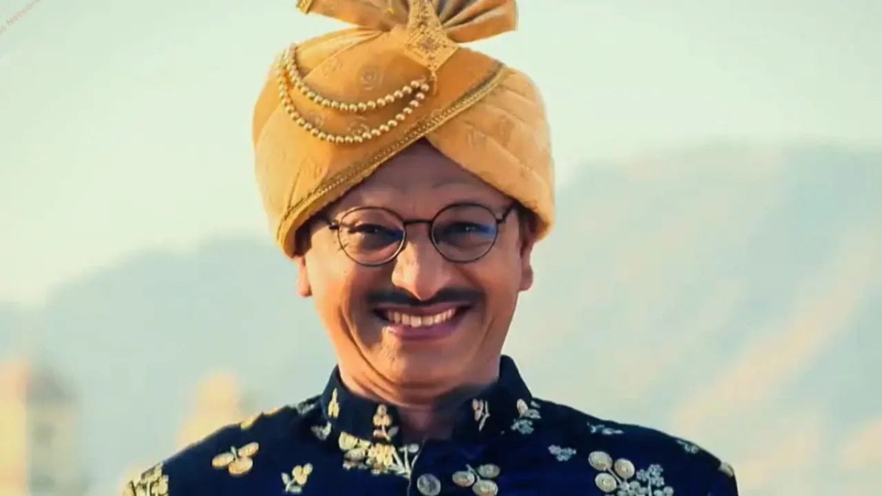પોપટલાલના લગ્નનો ટ્રેક ‘તારક મહેતા કા ઉલ્ટા ચશ્મા’માં ઘણી વખત હાસ્યનું કારણ બન્યો છે. પોપટલાલને જ્યારે કોઈ છોકરી પસંદ આવે છે ત્યારે તે લગ્નના સપના જોવા લાગે છે અને ગોકુલધામ સોસાયટીના અન્ય સભ્યો પણ તેની મદદ કરવાનો પ્રયાસ કરે છે. જોકે, ઘણી વખત પરિસ્થિતિ એવી બને છે કે પોપટલાલના લગ્નની વાત આગળ વધવાને બદલે ફરી અટકી જાય છે.