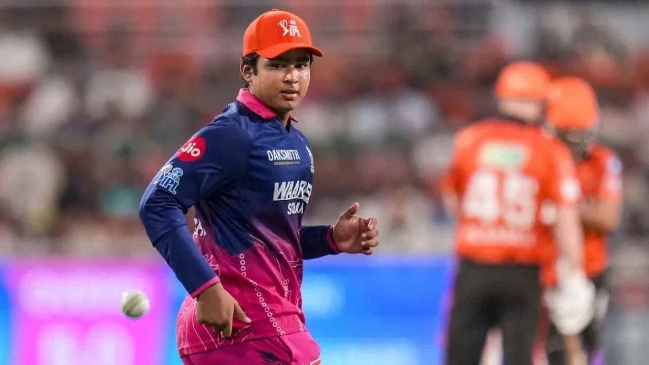 2024 IPL ઓક્શનમાં વૈભવ સૂર્યવંશીને રાજસ્થાન રોયલ્સ દ્વારા સાઇન કરવામાં આવ્યો હતો. માત્ર 13 વર્ષની ઉંમરે IPL ટીમમાં સામેલ થનાર તે ઇતિહાસનો સૌથી યુવા ખેલાડી બન્યો.