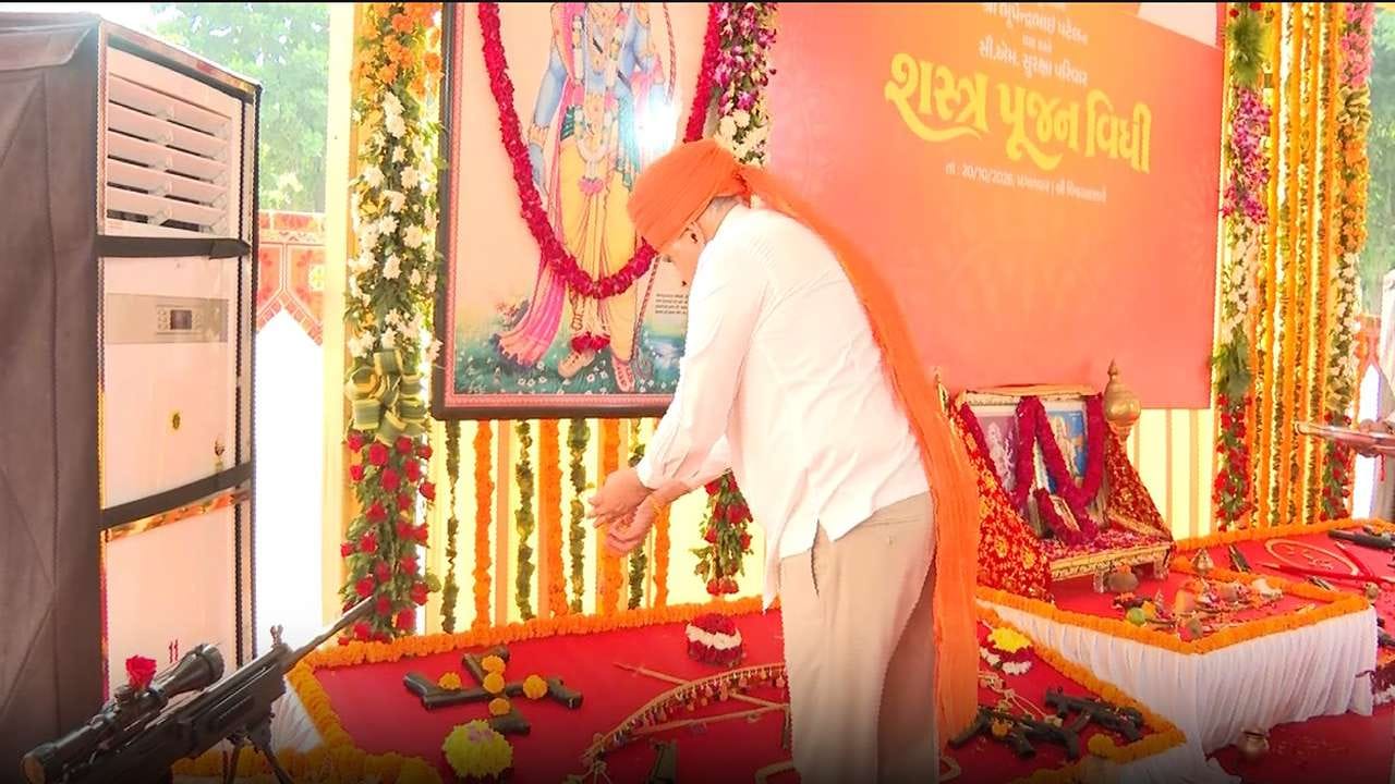 રક્ષા અને સુરક્ષાનું દાયિત્વ નિભાવવાની સાથે સંવેદના, કરુણા અને સત્કર્મોની ભાવના જાળવી રાખીને કર્તવ્યપથ પર અવિરત કાર્યરત રહેવું એ જ સાચો કર્મયોગ અને ફરજનિષ્ઠા છે. કર્તવ્યપાલન સાથે માનવીય મૂલ્યોનું જતન અને સત્કર્મો દ્વારા આધ્યાત્મિક ઉન્નતિનો વિચાર પણ જીવનમાં એટલો જ મહત્ત્વનો છે.